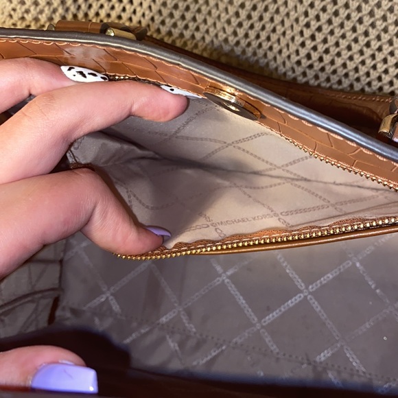 Gorgeous Michael Kors Bag!! - Picture 6 of 7